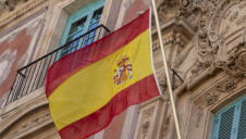 Spanish Prime Minister Pedro Sánchez presented the €3.75bn package on Monday afternoon